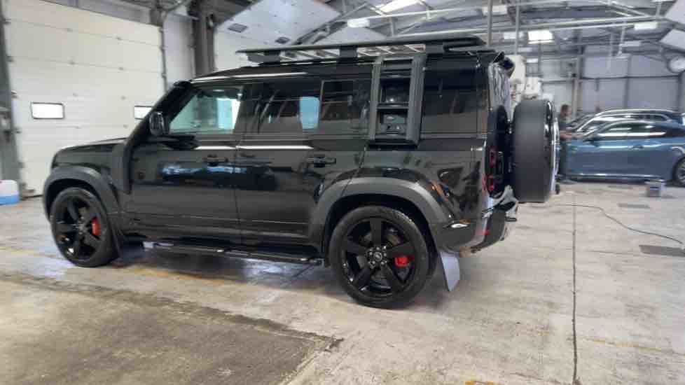 More views of Land Rover Defender 110