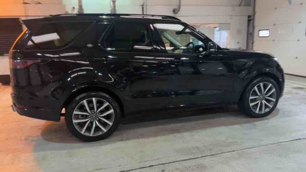 More views of Land Rover Discovery