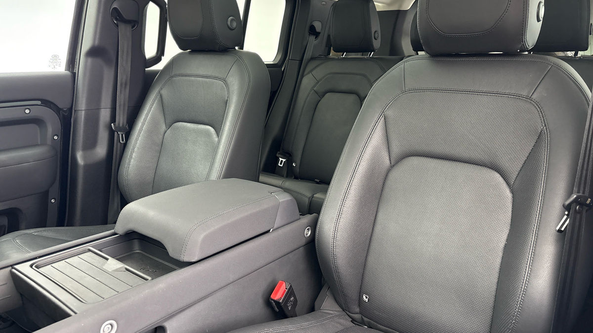 Land Rover Defender 110 Urban Image 7