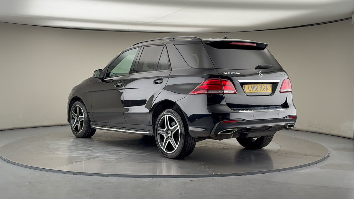 Mercedes-Benz GLE Image 2