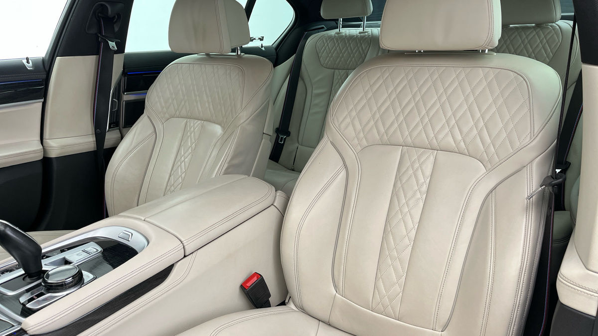 BMW 7 Series Image 7