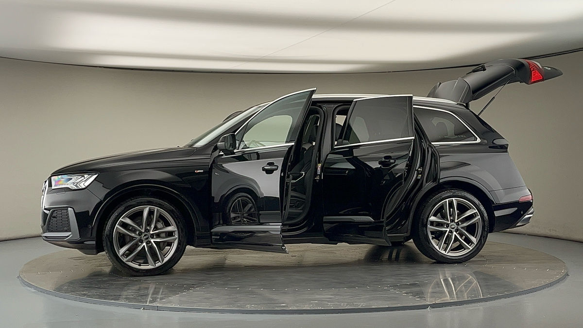 More views of Audi Q7