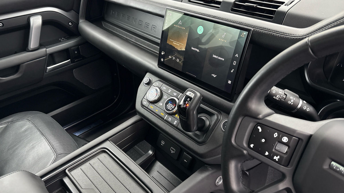 Land Rover Defender 110 Urban Image 18
