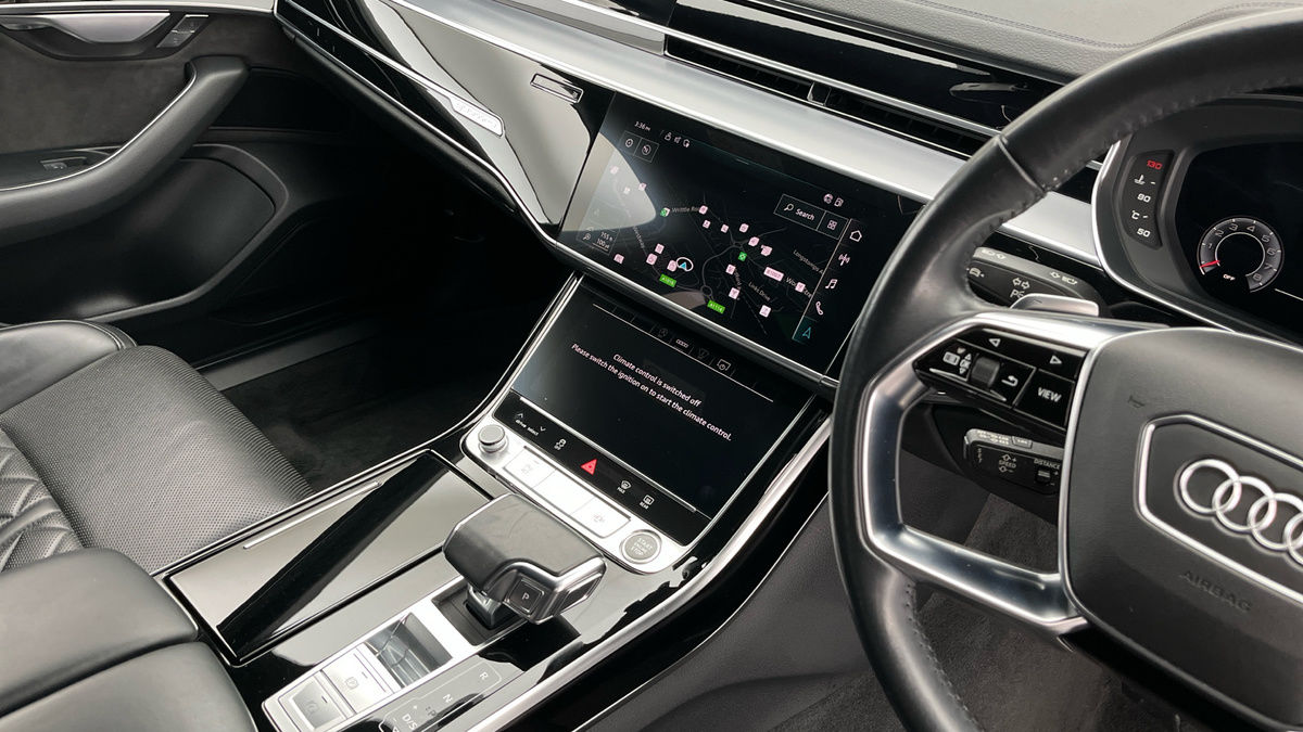 Audi A8 Image 18