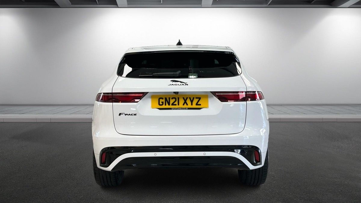 Jaguar F-PACE Image 4