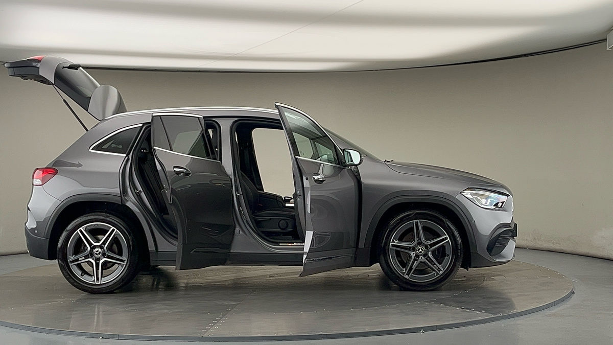 More views of Mercedes-Benz GLA