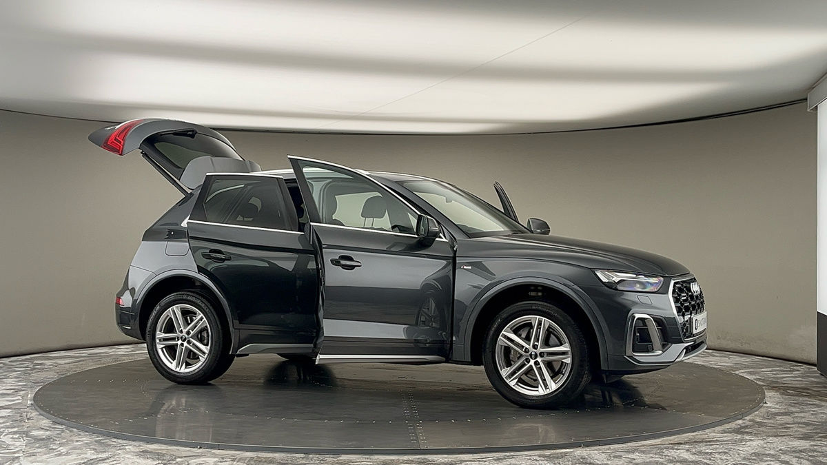 More views of Audi Q5