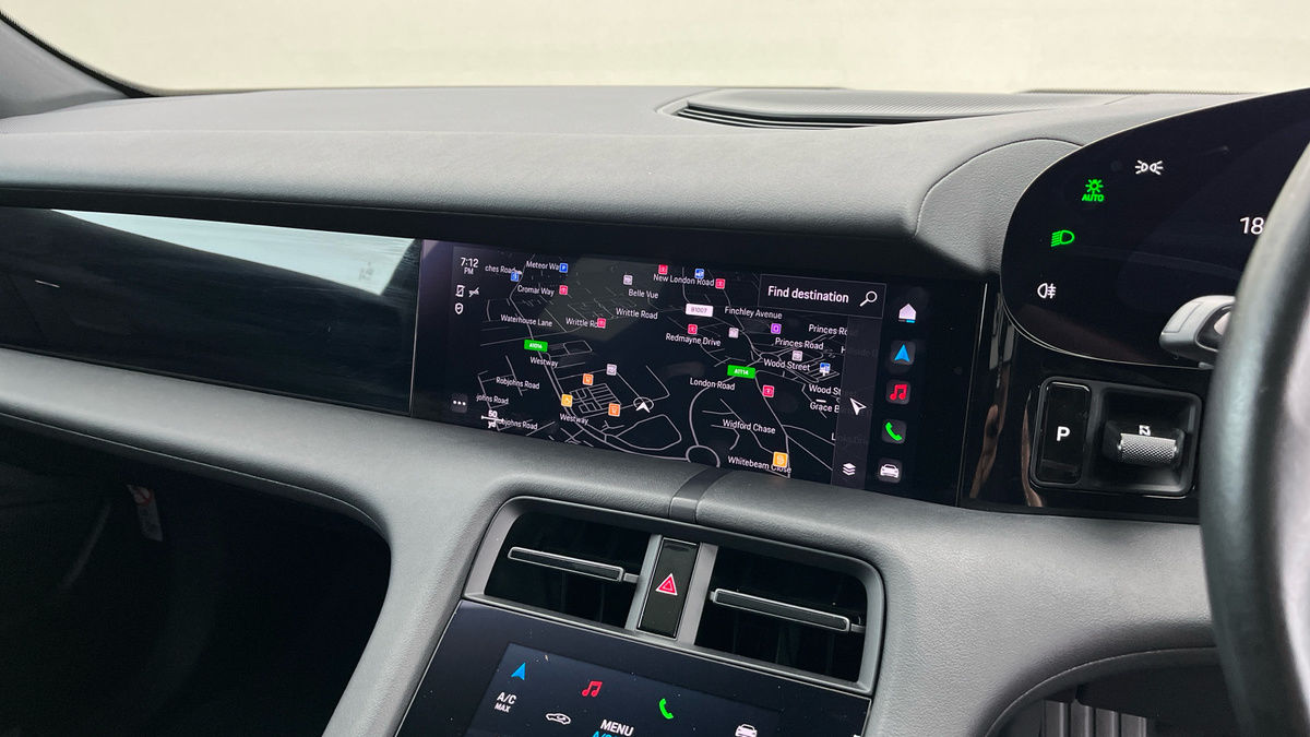 Porsche Taycan Image 18