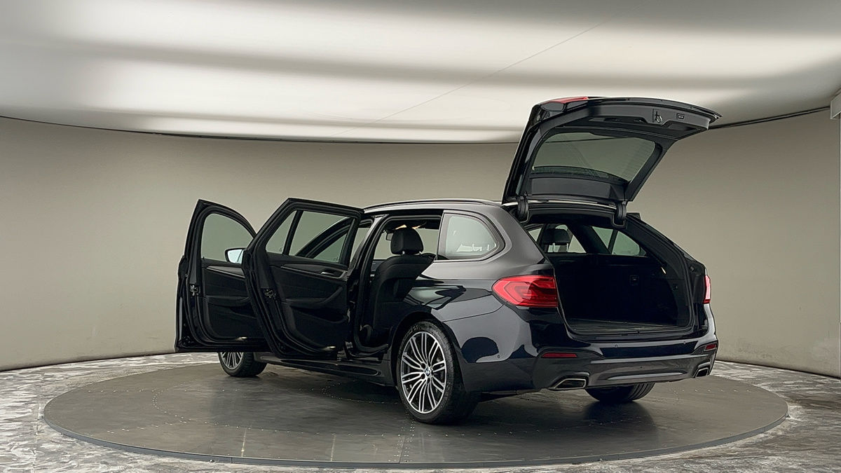BMW 5 Series Image 23