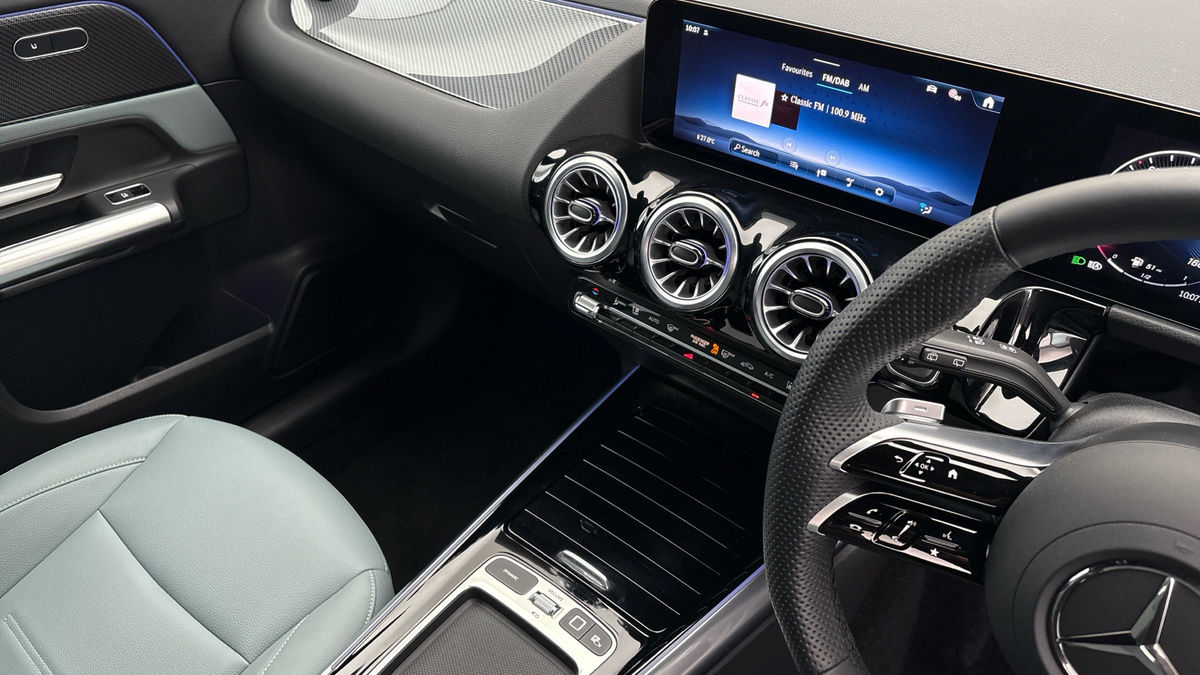 Mercedes-Benz GLA Image 18