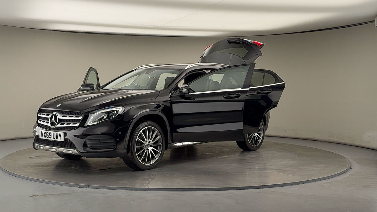 More views of Mercedes-Benz GLA