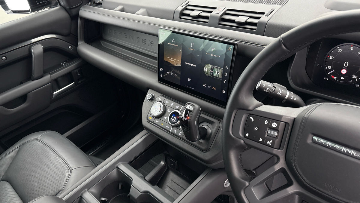 Land Rover Defender 110 Urban Image 18