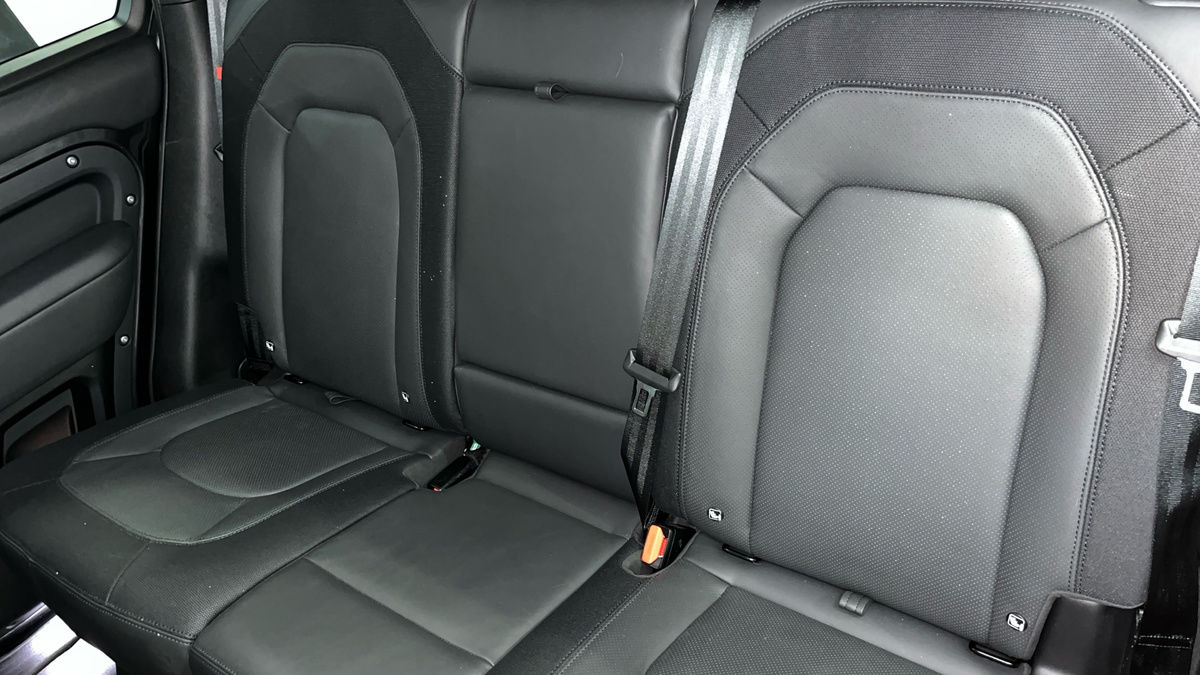 Land Rover Defender 110 Image 8