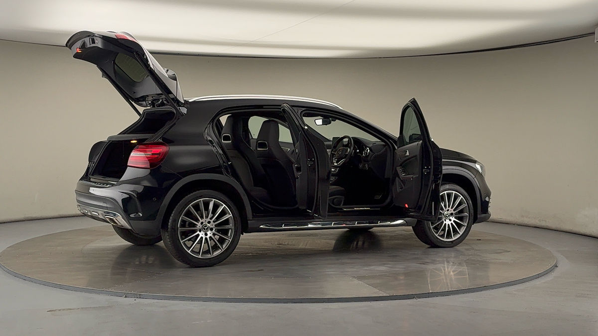 More views of Mercedes-Benz GLA