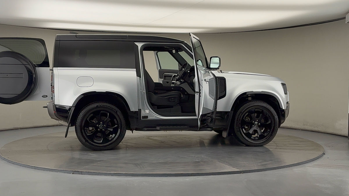 More views of Land Rover Defender 90