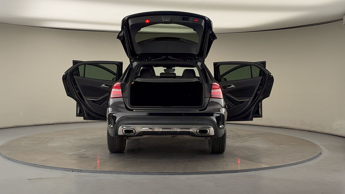 More views of Mercedes-Benz GLA