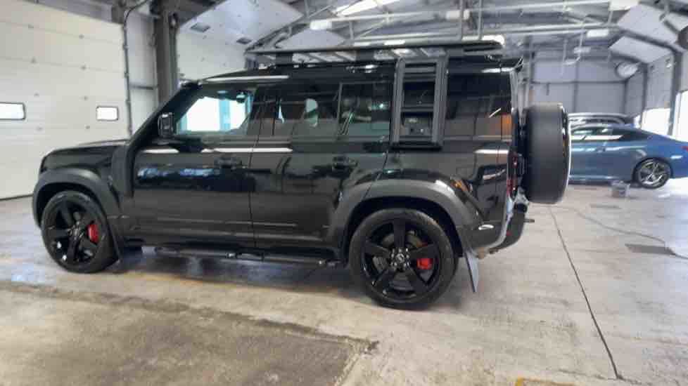 More views of Land Rover Defender 110