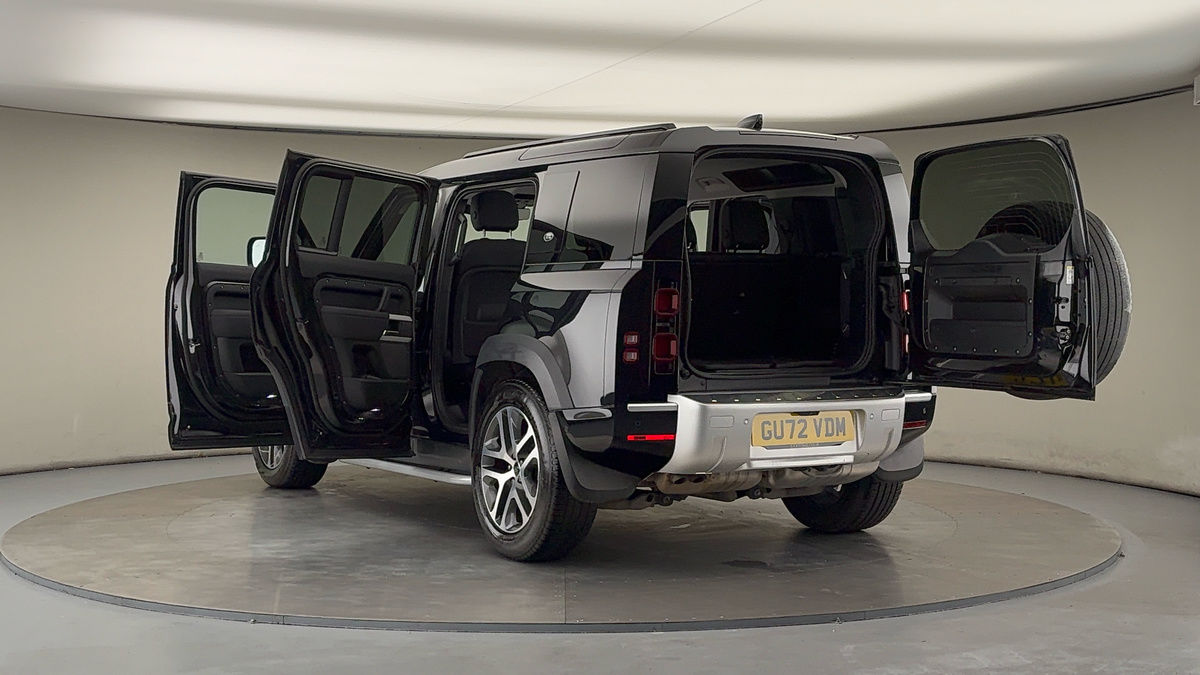 Land Rover Defender 110 Image 23