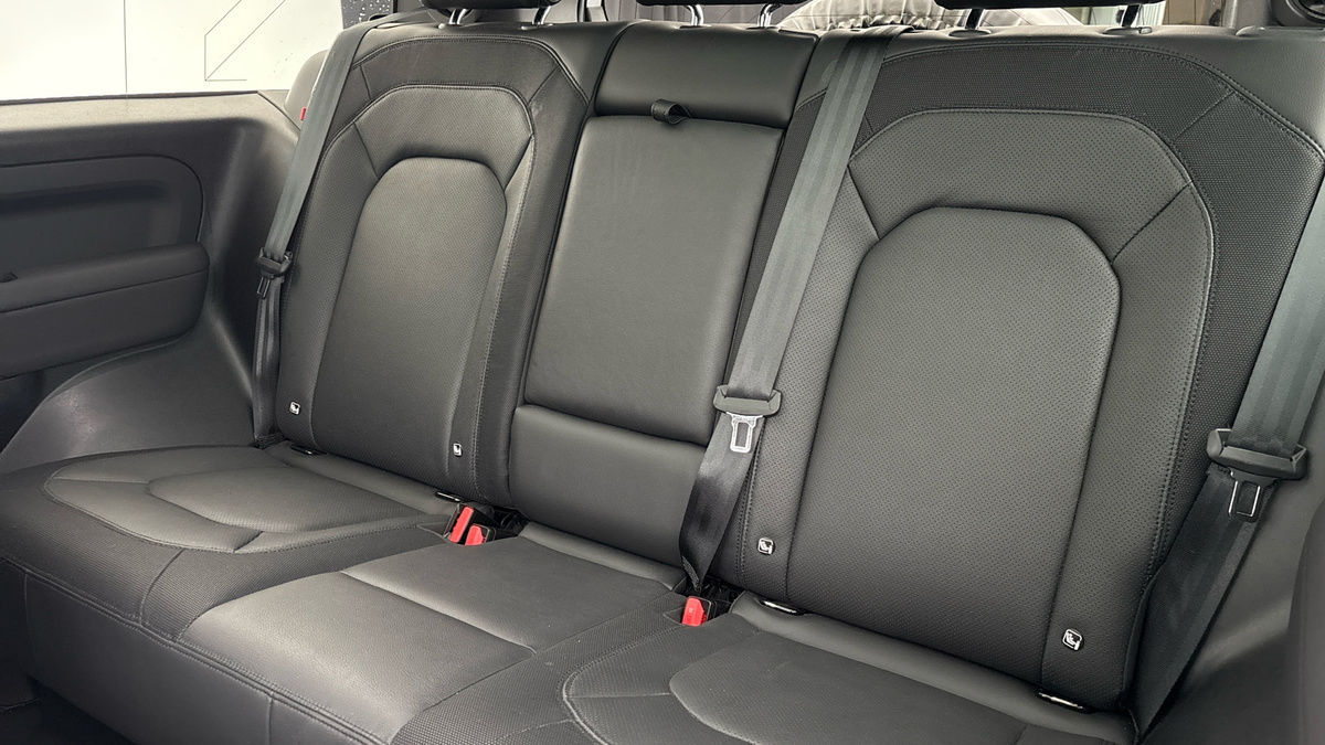 Land Rover Defender 90 Image 8