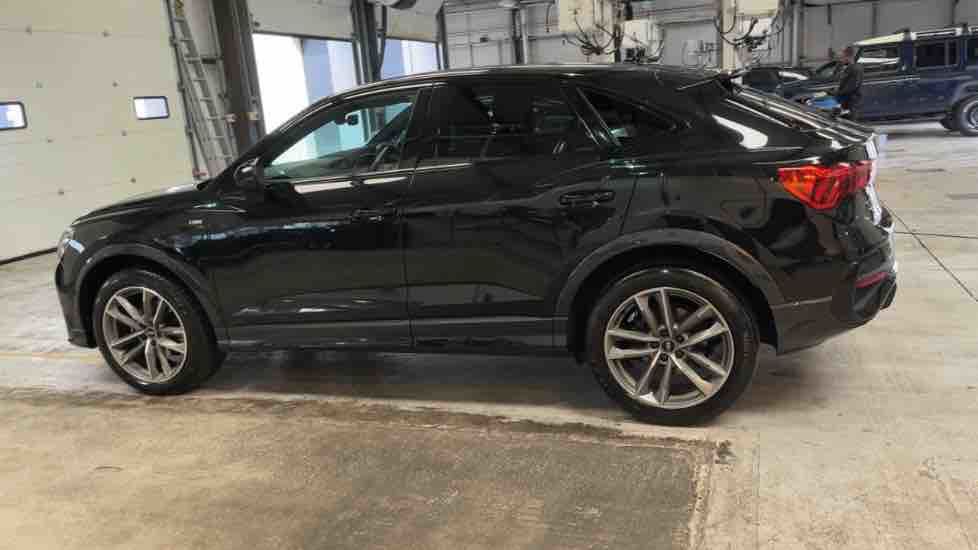 More views of Audi Q3