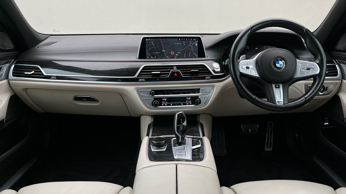 BMW 7 Series Image 12