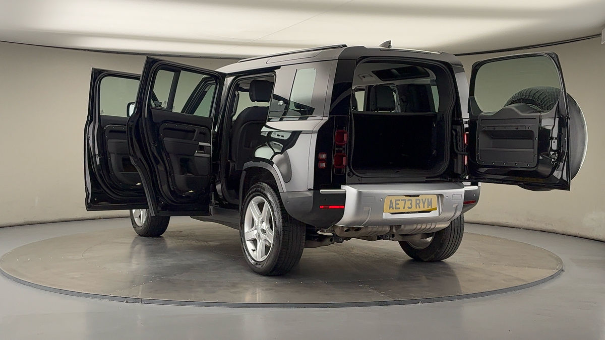 Land Rover Defender 110 Image 23
