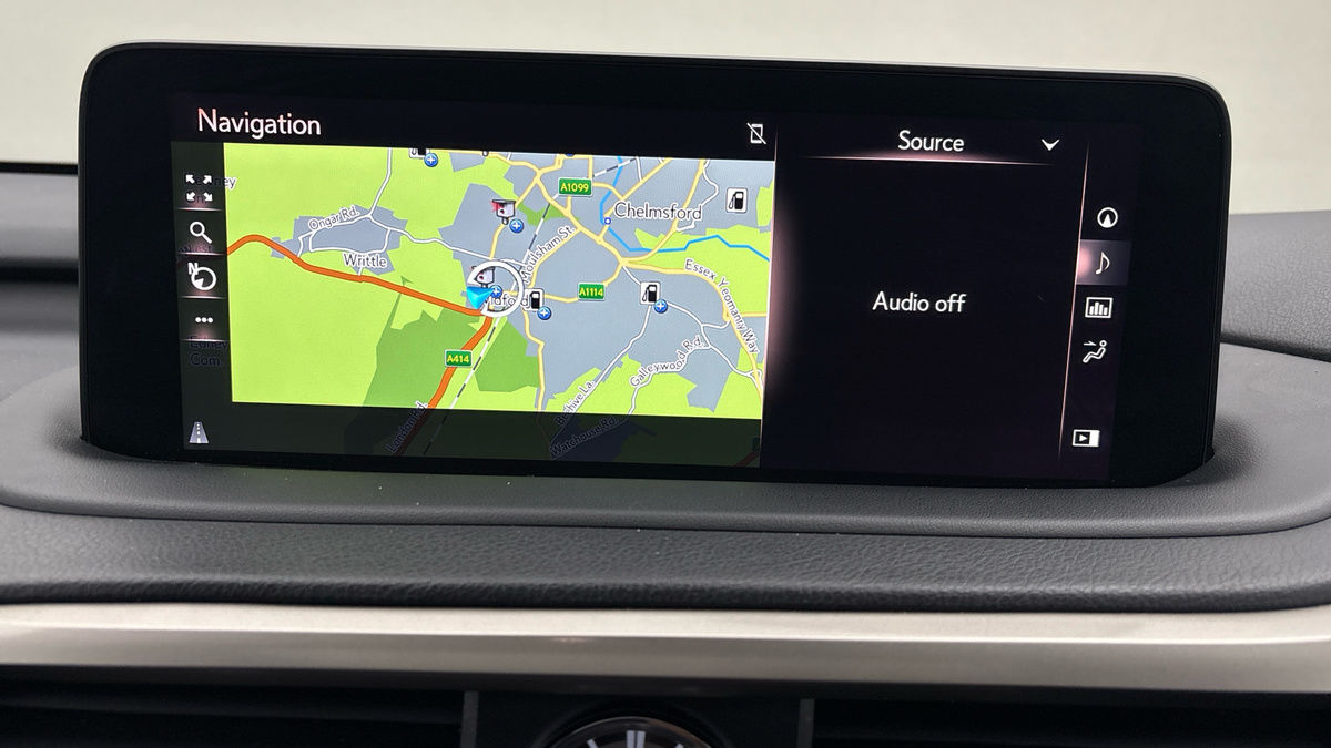 Lexus RX Image 17