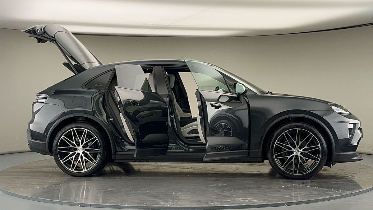 More views of Porsche Macan