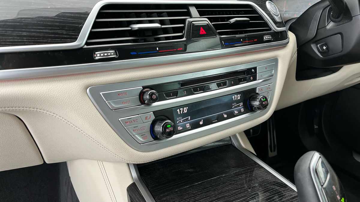 BMW 7 Series Image 6