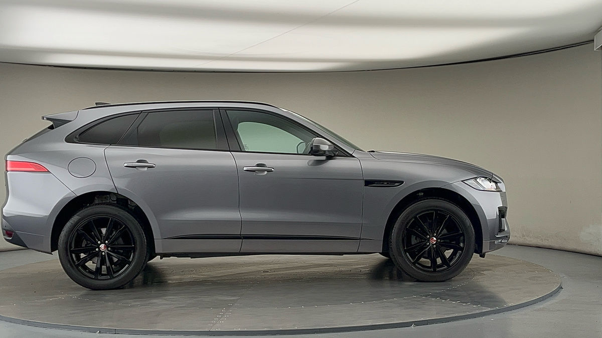Jaguar F-PACE Image 16