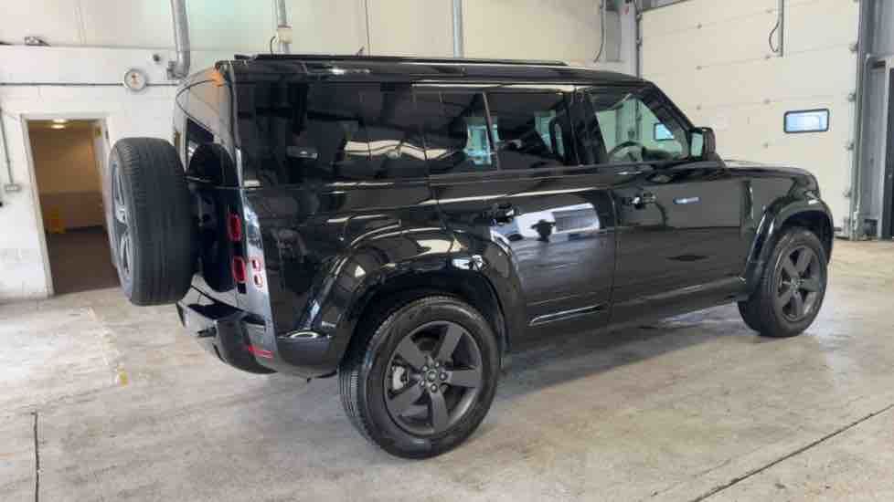 More views of Land Rover Defender 110