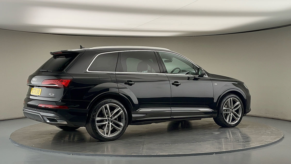 More views of Audi Q7