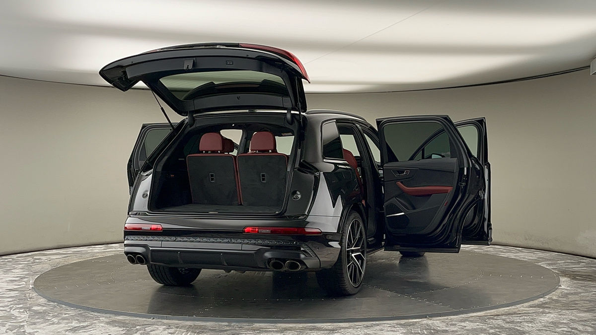 More views of Audi SQ7