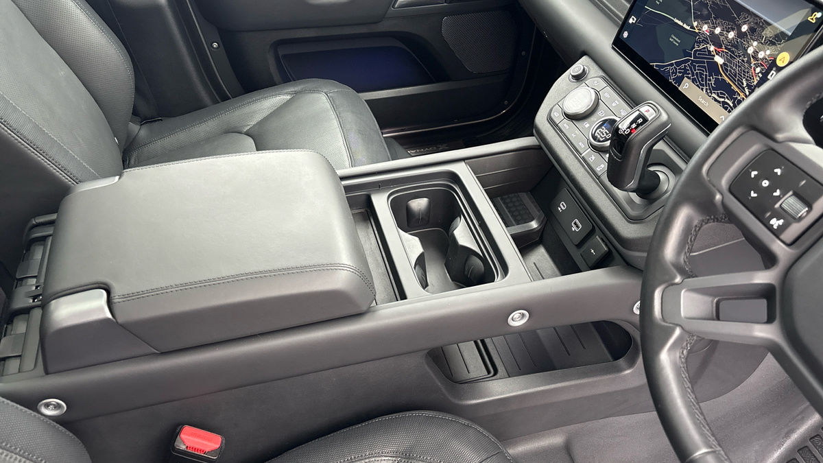 Land Rover Defender 110 Urban Image 36