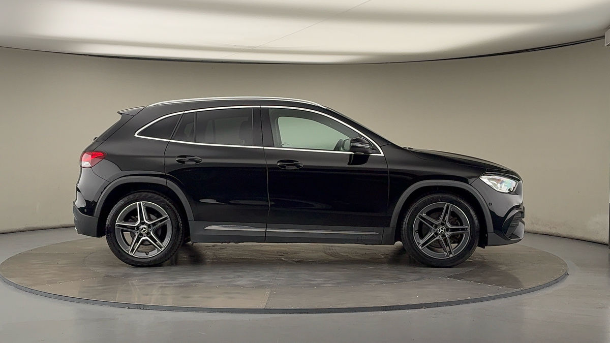 Mercedes-Benz GLA Image 16