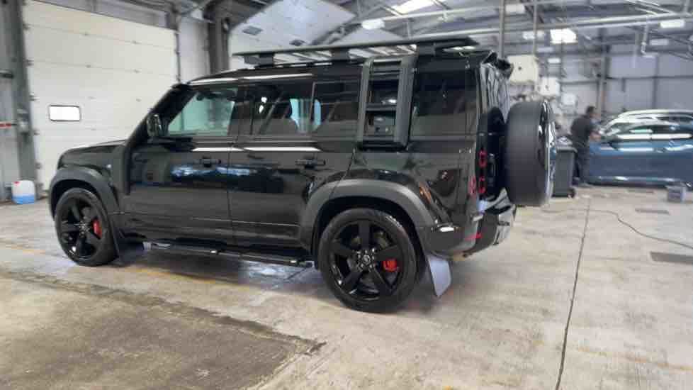 More views of Land Rover Defender 110