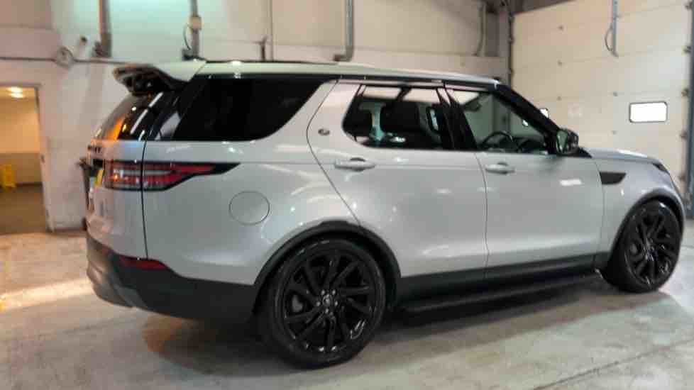 More views of Land Rover Discovery