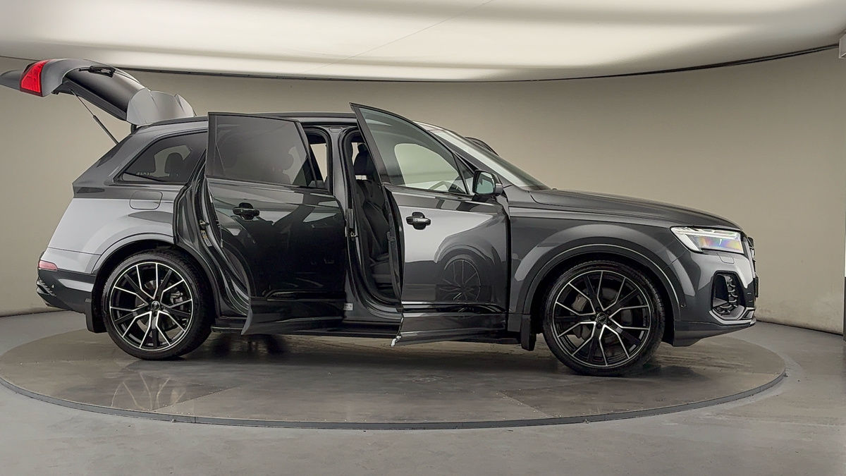 More views of Audi Q7