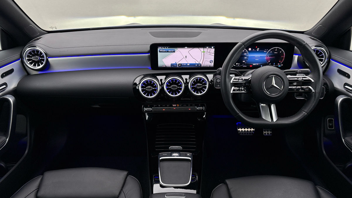Mercedes-Benz CLA Image 12