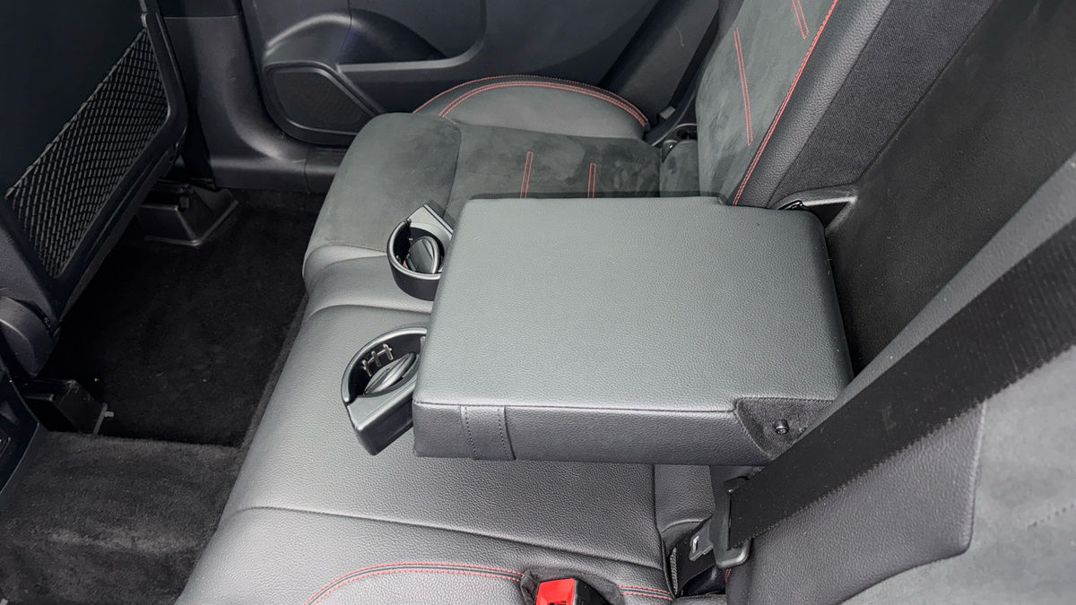 Mercedes-Benz GLB Image 9