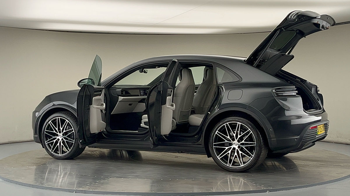 More views of Porsche Macan