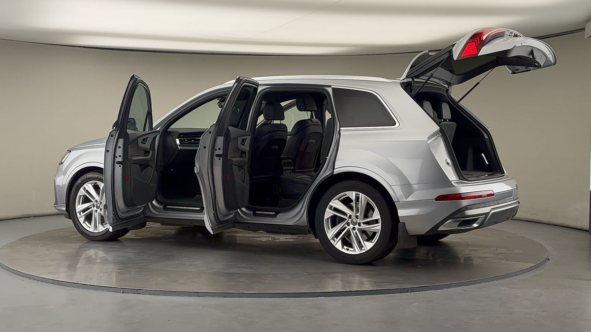 More views of Audi Q7