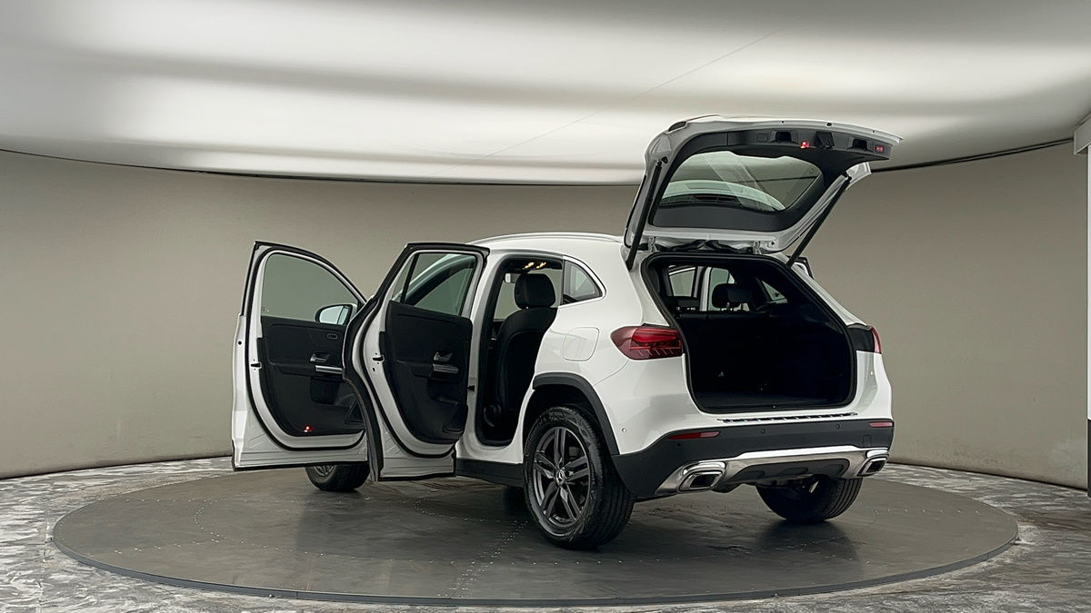 Mercedes-Benz GLA Image 23