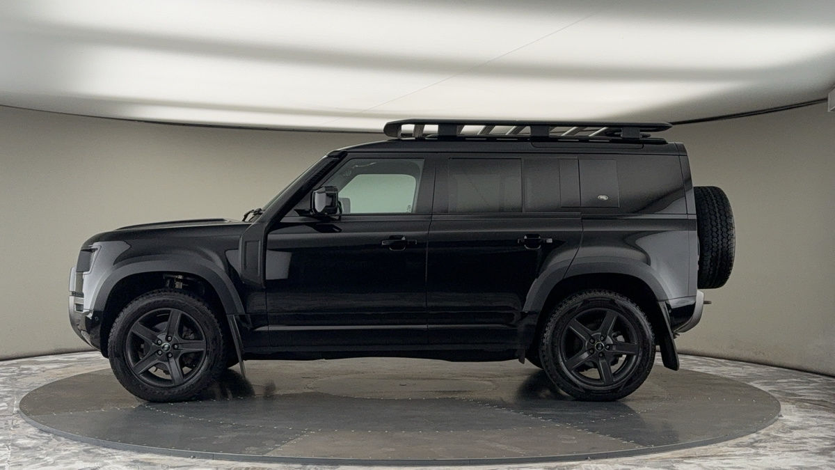 Land Rover Defender 110 Image 15