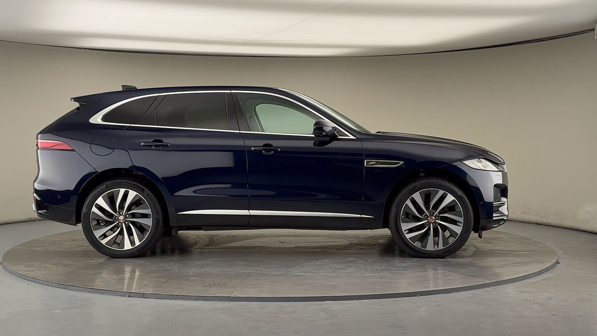 Jaguar F-PACE Image 16