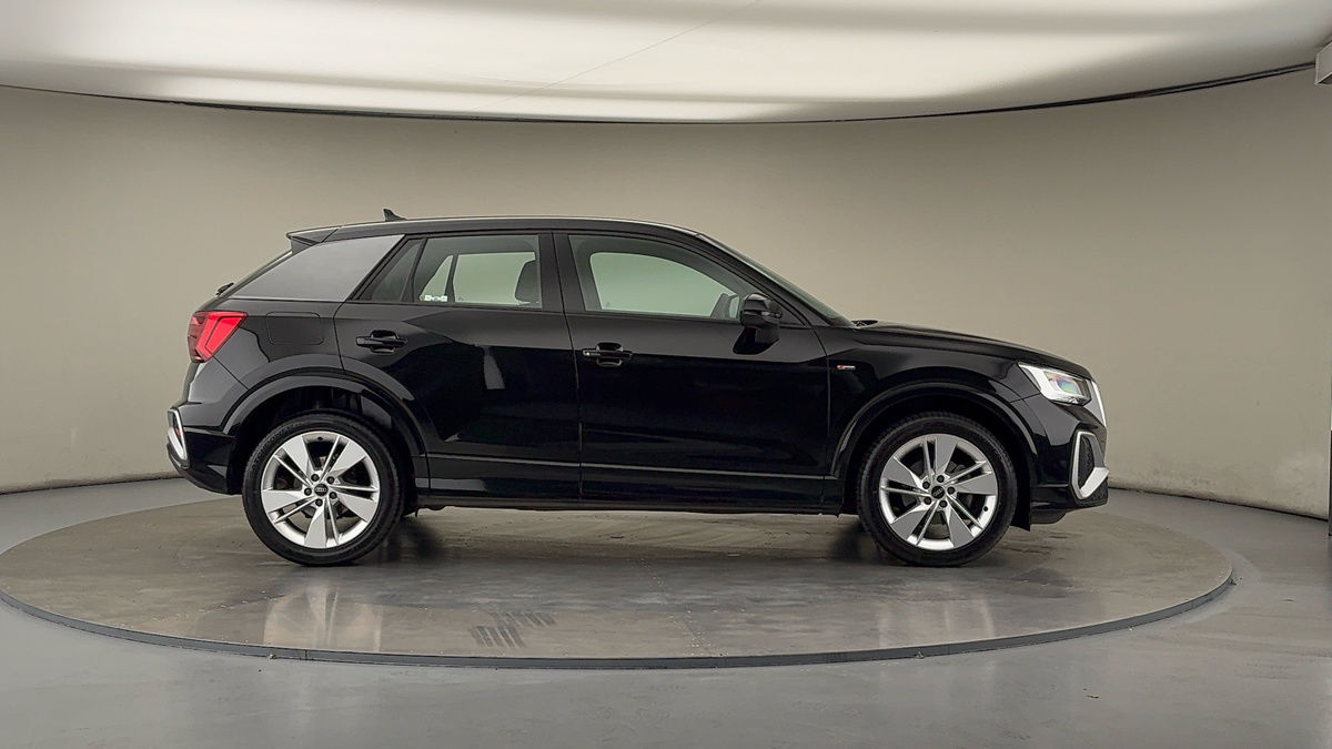 Audi Q2 Image 16