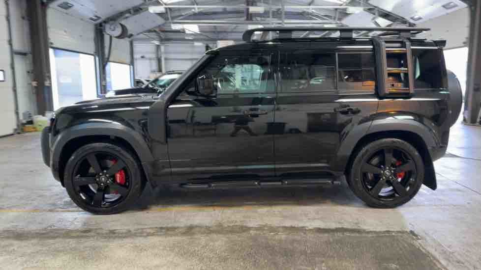 More views of Land Rover Defender 110