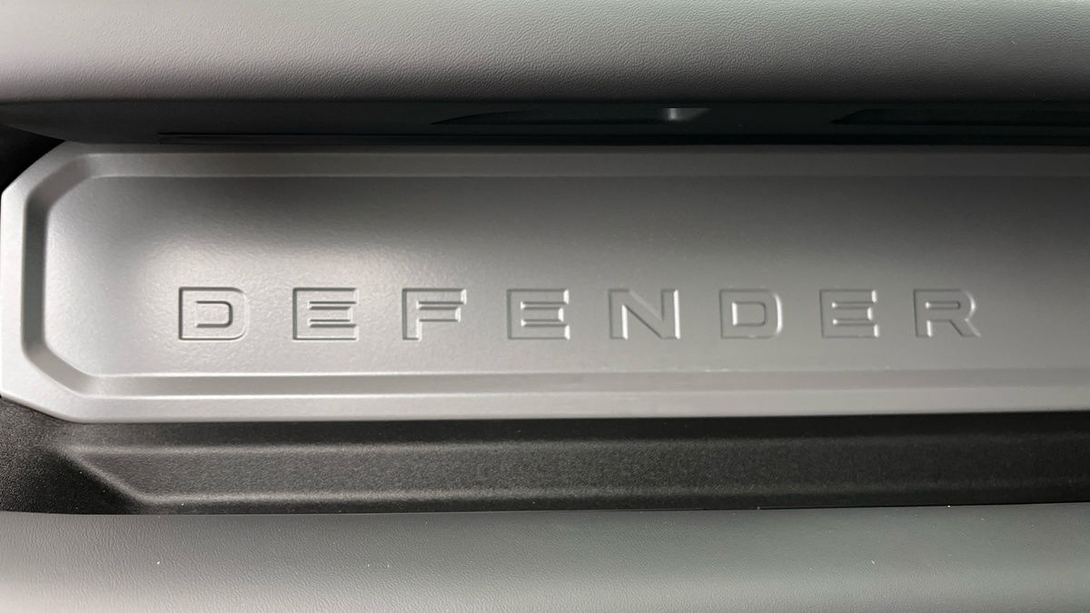 Land Rover Defender 110 Urban Image 35