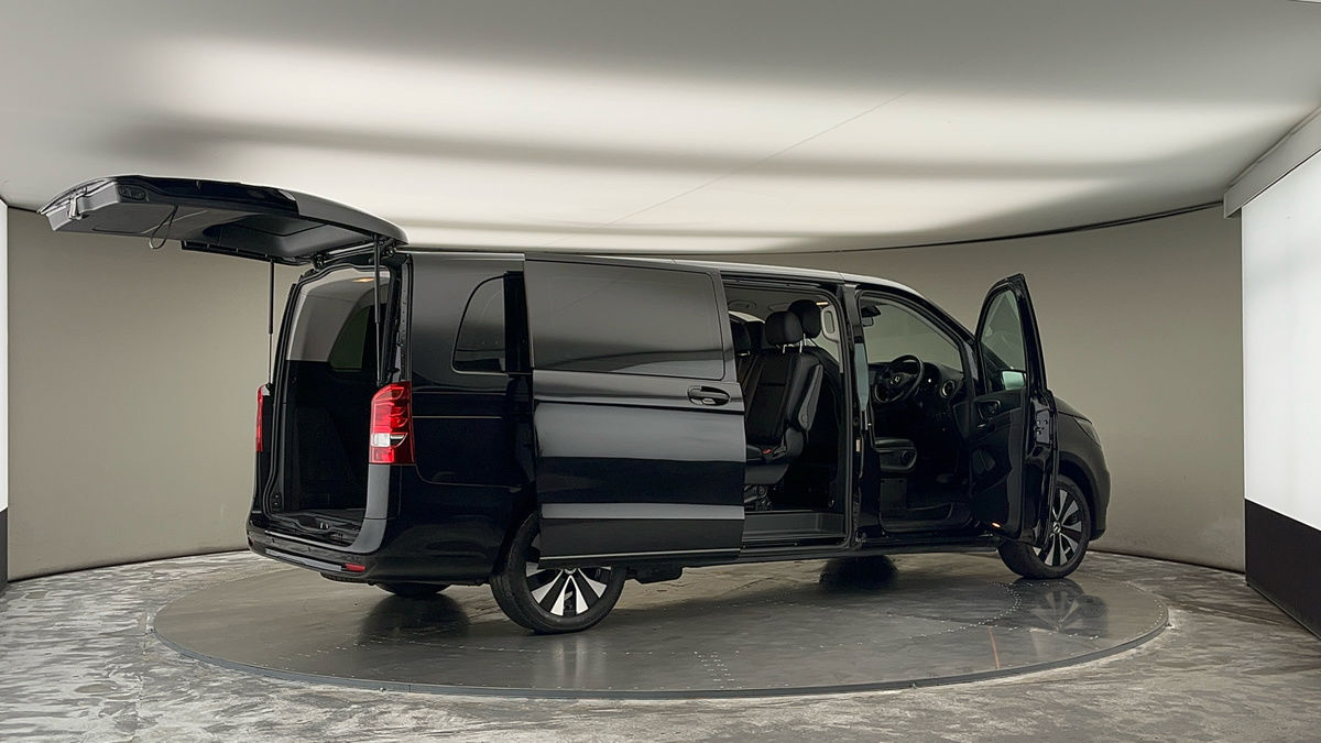 More views of Mercedes-Benz Vito