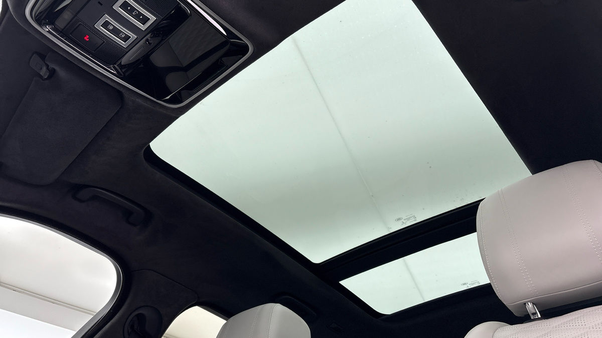 Land Rover Range Rover Velar Image 6